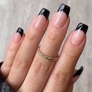 Black French Tip Nails